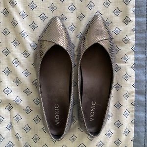 Vionic silver ballet flats - size 7.5